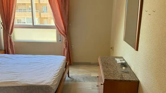 Rooms in Almería - photo 4