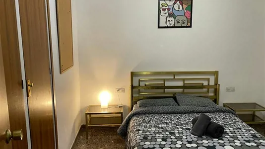 Rooms in Barcelona Eixample - photo 1