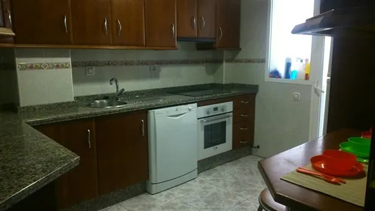 Rooms in Jaén - photo 6