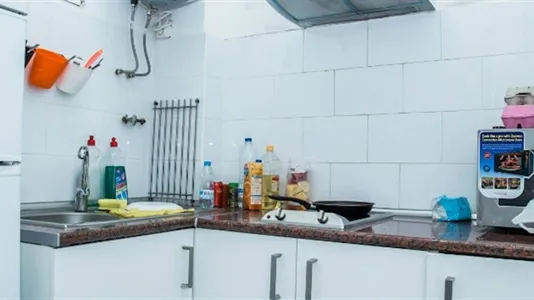 Rooms in Barcelona Ciutat Vella - photo 10