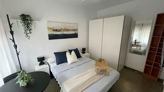 Rooms in Barcelona Sants-Montjuïc - photo 3