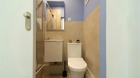 Rooms in Barcelona Ciutat Vella - photo 7