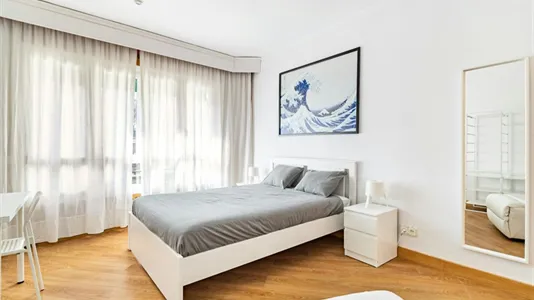 Rooms in Barcelona Ciutat Vella - photo 3