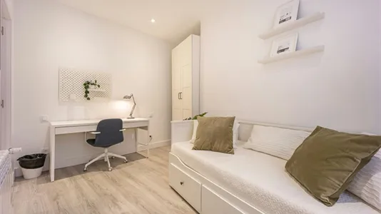 Rooms in Madrid Centro - photo 2