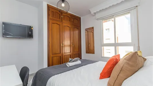 Rooms in Málaga - photo 4