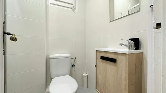 Rooms in Barcelona Ciutat Vella - photo 9