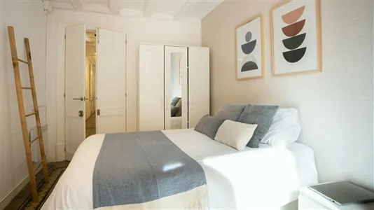 Rooms in Barcelona Ciutat Vella - photo 2