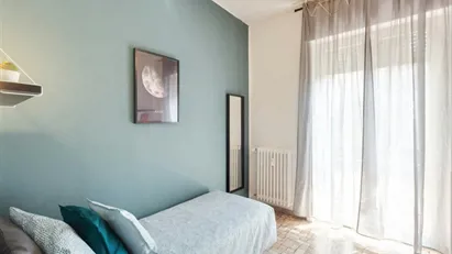 Room for rent in Milano Zona 6 - Barona, Lorenteggio, Milan
