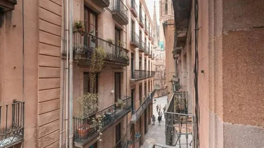 Rooms in Barcelona Ciutat Vella - photo 5