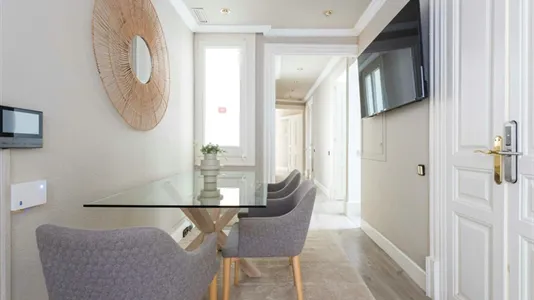 Rooms in Barcelona Ciutat Vella - photo 5