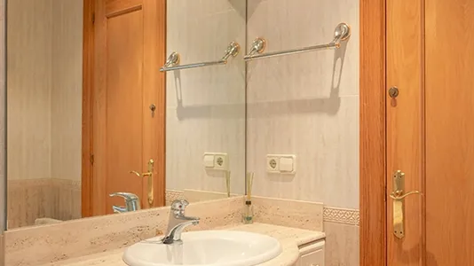 Rooms in Manresa - photo 8