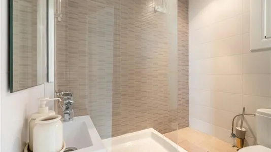 Rooms in Barcelona Ciutat Vella - photo 7