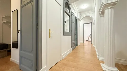 Rooms in Barcelona Ciutat Vella - photo 10