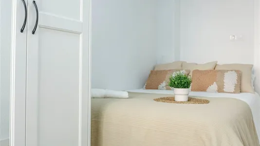 Rooms in el Camí de Vera - photo 4