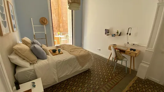 Rooms in Barcelona Ciutat Vella - photo 8