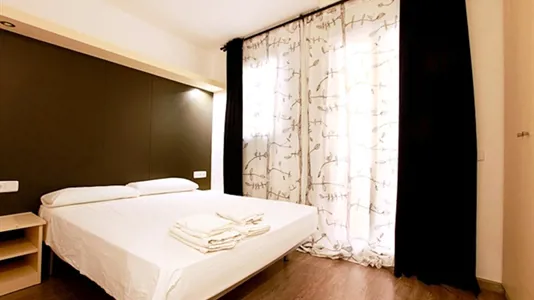 Rooms in Barcelona Ciutat Vella - photo 3