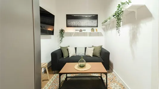 Rooms in Barcelona Ciutat Vella - photo 5