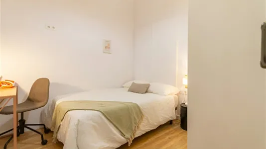 Rooms in Barcelona Ciutat Vella - photo 5