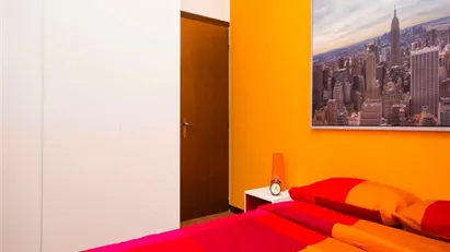 Room for rent in Milano Zona 6 - Barona, Lorenteggio, Milan