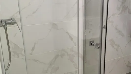 Rooms in Oviedo - photo 6