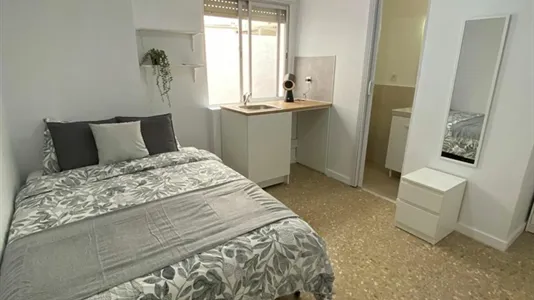 Rooms in Manises - photo 1