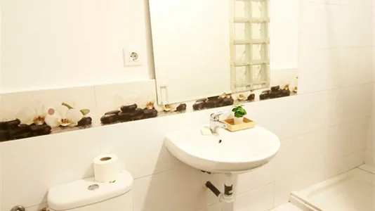 Rooms in Barcelona Eixample - photo 10