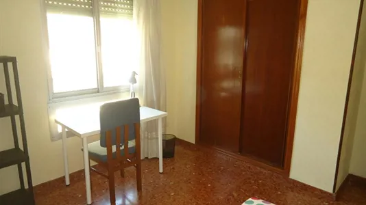 Rooms in Córdoba - photo 3
