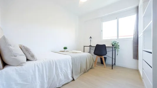 Rooms in el Camí de Vera - photo 1