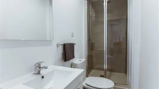 Rooms in Barcelona Ciutat Vella - photo 10