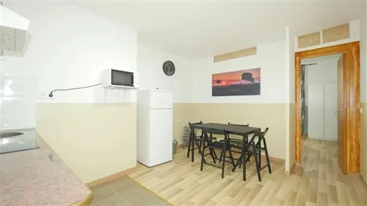 Rooms in Barcelona Ciutat Vella - photo 8