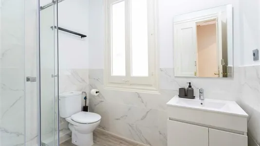 Rooms in Barcelona Ciutat Vella - photo 7