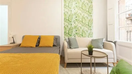 Rooms in Barcelona Ciutat Vella - photo 2