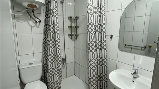 Rooms in Barcelona Ciutat Vella - photo 9