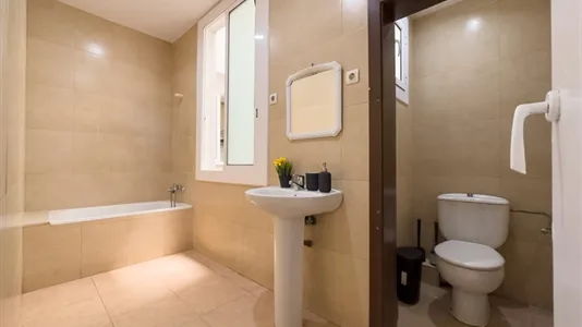Rooms in Barcelona Ciutat Vella - photo 5