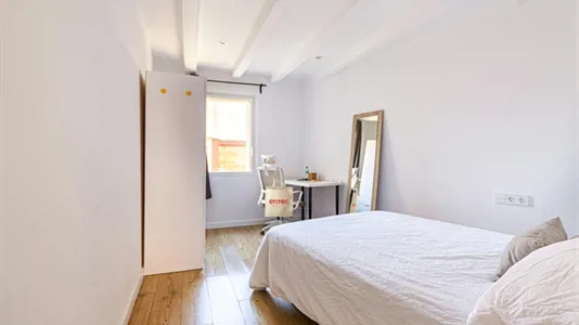 Rooms in Barcelona Sants-Montjuïc - photo 2