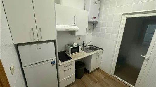 Rooms in Madrid Centro - photo 10