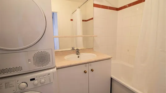 Rooms in Saint-Denis - photo 10