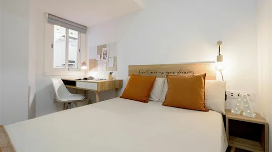 Rooms in Barcelona Eixample - photo 4