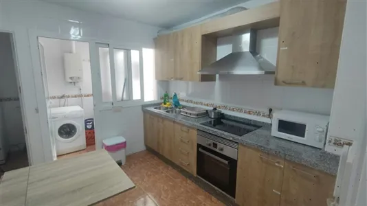 Rooms in Almería - photo 5