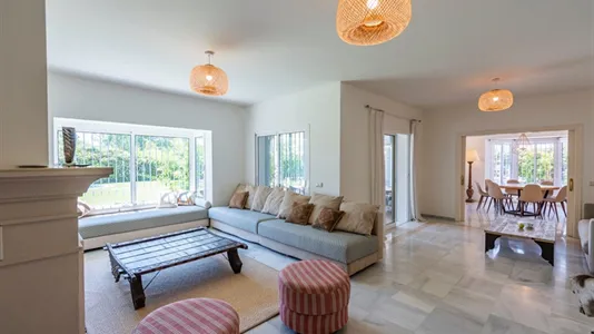 Houses in Estepona - photo 6