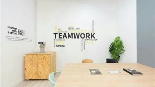 Rooms in Barcelona Ciutat Vella - photo 8