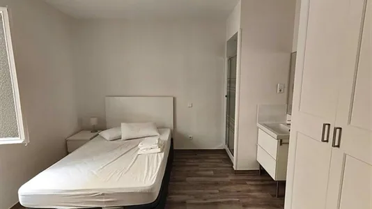 Rooms in Madrid Retiro - photo 7