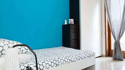 Room for rent in Milano Zona 4 - Vittoria, Forlanini, Milan