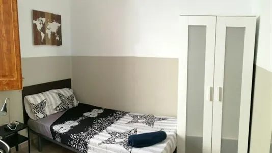 Rooms in Barcelona Ciutat Vella - photo 10