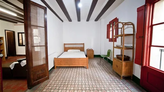 Rooms in Barcelona Ciutat Vella - photo 2