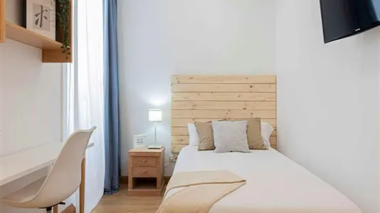 Rooms in Madrid Centro - photo 8