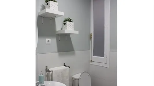 Rooms in Madrid Centro - photo 9