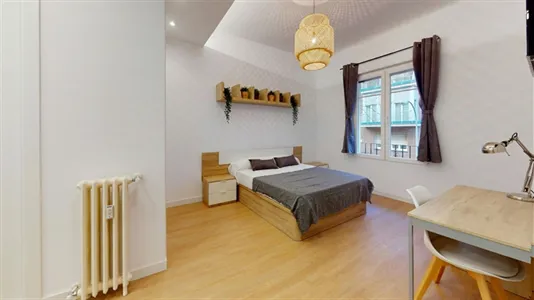 Rooms in Madrid Chamberí - photo 4