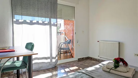 Rooms in Paterna - photo 2