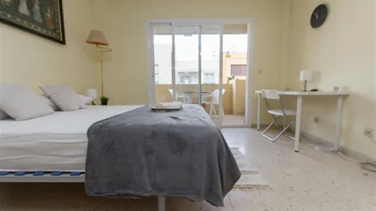 Rooms in Málaga - photo 4